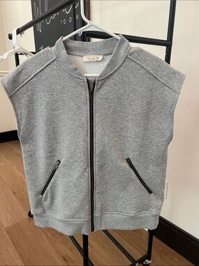 Doe & Rae zip up fleeced vest